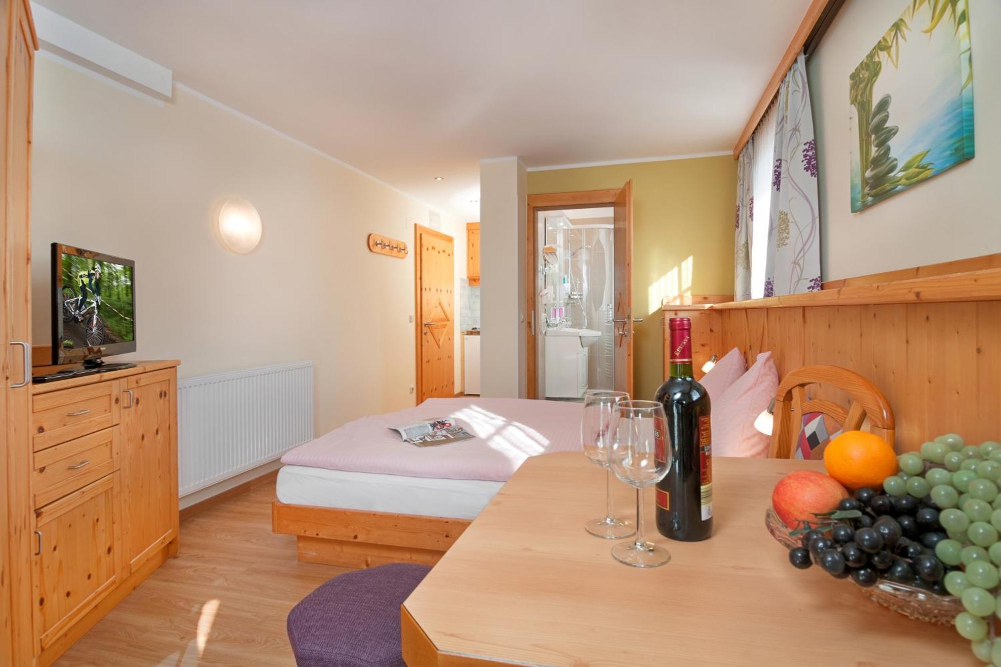Erlebnis-Hotel-Appartements Latschach ober dem Faakersee Exterior foto